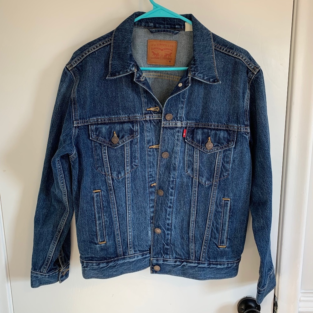 Levi Jean Jacket Size Medium